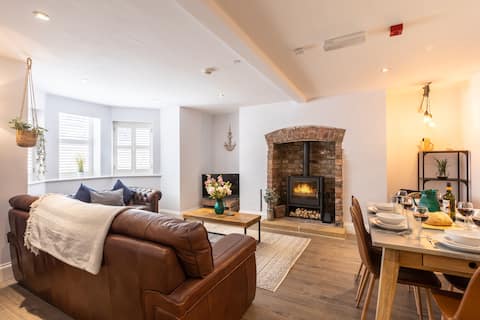 Popular Airbnb listing: Luxury 3 bed apartment with parking in Whitby