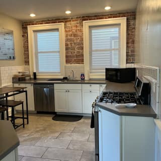 Buffalo 2 Bed First Floor Apartment, Sleeps 6, photo 6 of 26