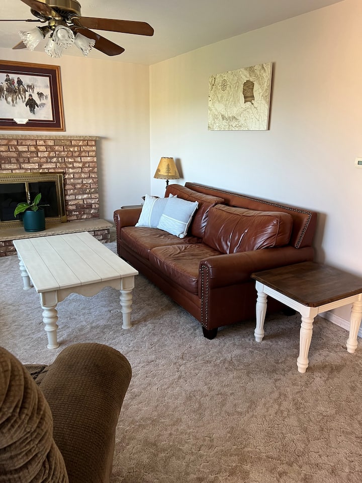 Private Farmhouse Retreat With Lots Of Room! - Rexburg, ID