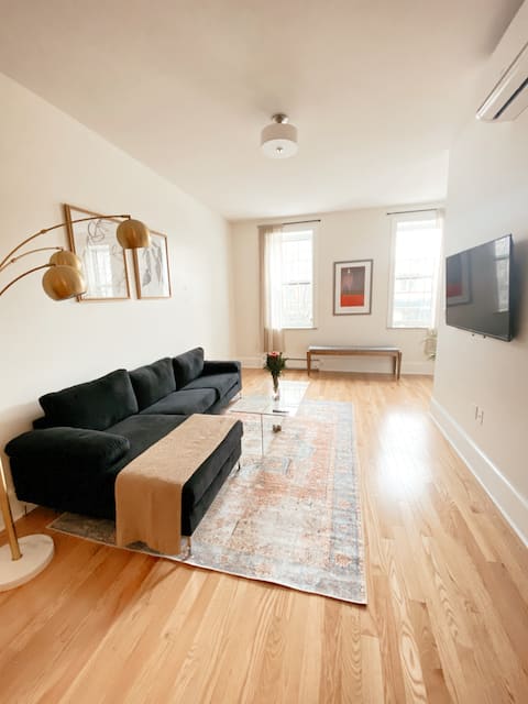 Top performing Airbnb: Spacious One Bedroom Suite on Broadway in Saratoga Springs