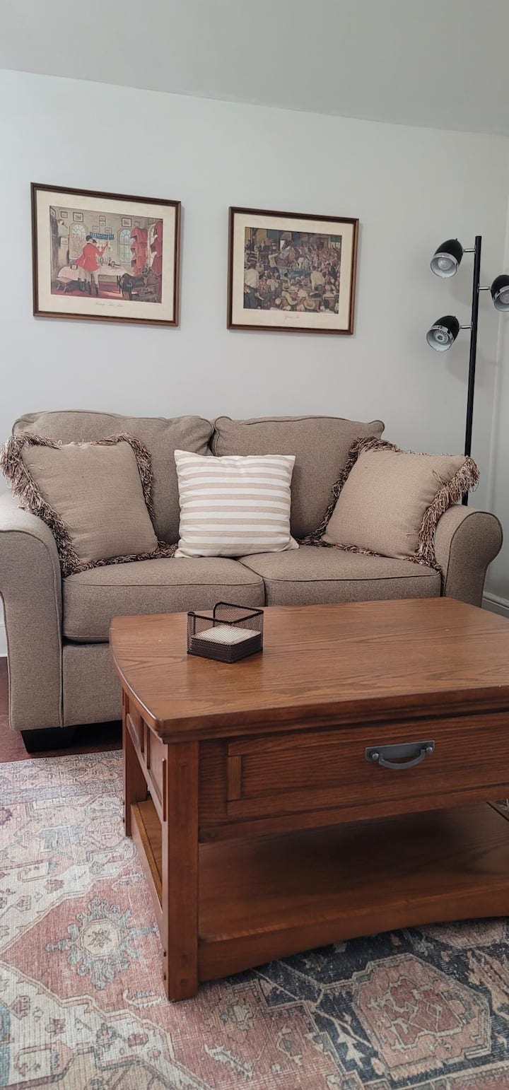 Comfortable Roomy Historic Apt Convenient Location - Louisville, KY