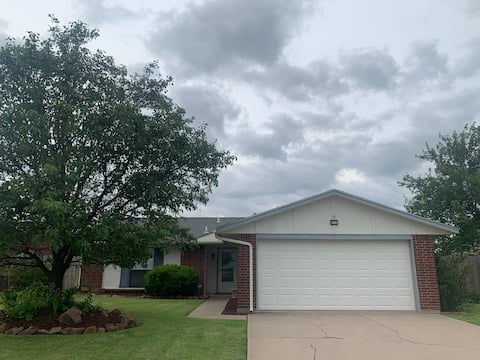 Quiet Family Friendly Home - Garage & Office