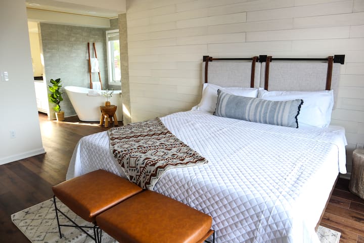 Сънят никога не е бил по - вълнуващ от този високо оценен матрак с мемори пяна за сън. Ще имате най - добрия сън на тази кратка почивка!