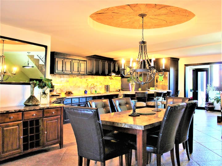 Artsy 4 bedroom 3 1/2 bath home with amazing view Houses for Rent in