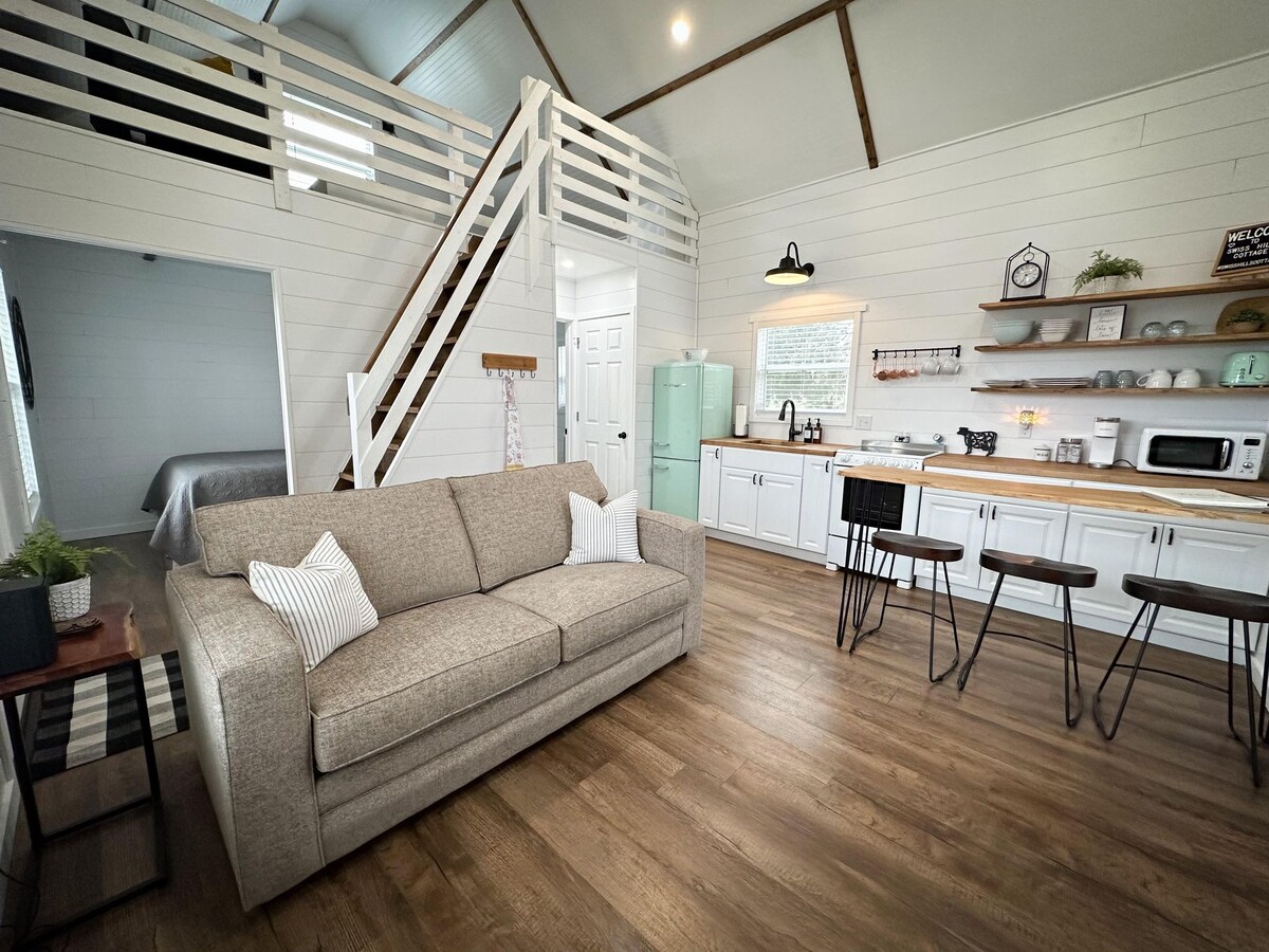 Charming Cottage + Fire Pit on Dairy Farm Near Ark Tiny houses for