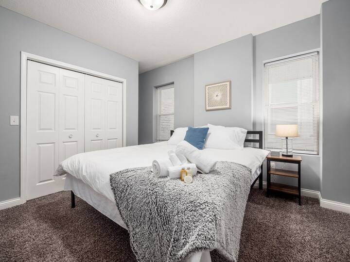 MASTER BEDROOM ON SECOND FLOOR WITH KING BED AND LARGE CLOSET SPACE 