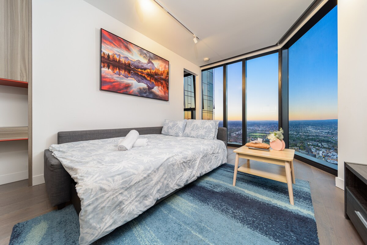 Top performing Airbnb: 53F 180° MelbCbd Skyview 2BR2Bath. 6Pax. CarPark in Carlton