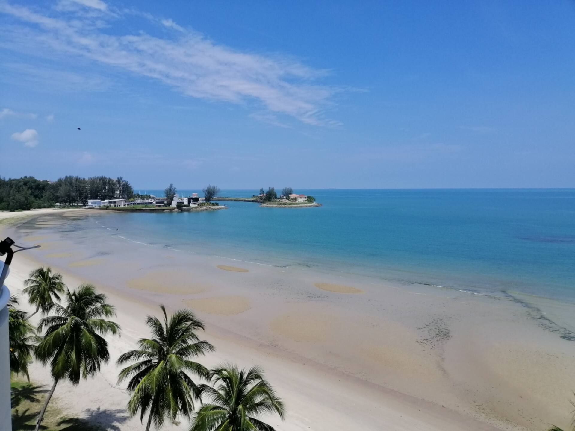 Lovely Beachfront Apartment with Direct Sea View