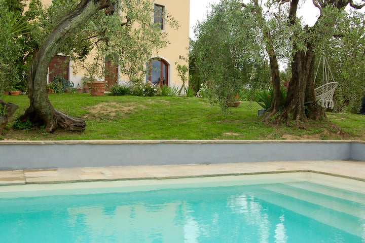 Large portion of a villa between Pisa and Florence 2/10 people