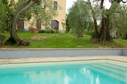 Large portion of a villa between Pisa and Florence 2/10 people