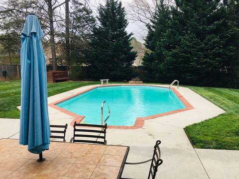 Midcentury Poolside Retreat Near High Point