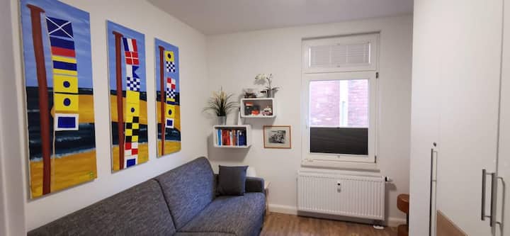 El dormitorio de la parte delantera, con sofá cama. 