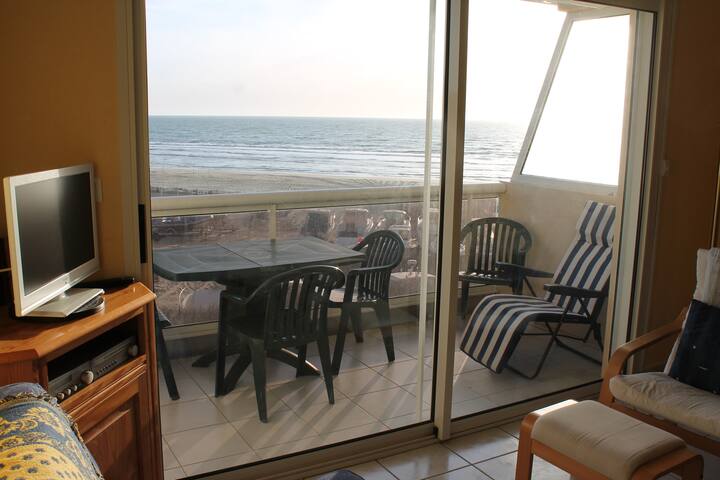 Entire home with 1 bedrooms in Montreuil - Merlimont-Plage T2 Vue imprenable en bord de mer.