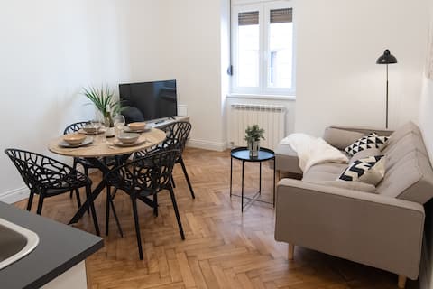 Modern apartment close to Teatro Rossetti