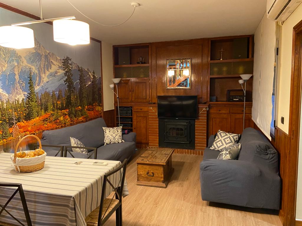 Popular Airbnb listing: Cozy house in Candeleda in Candeleda