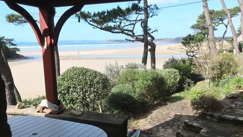Beachfront Villa Trezael