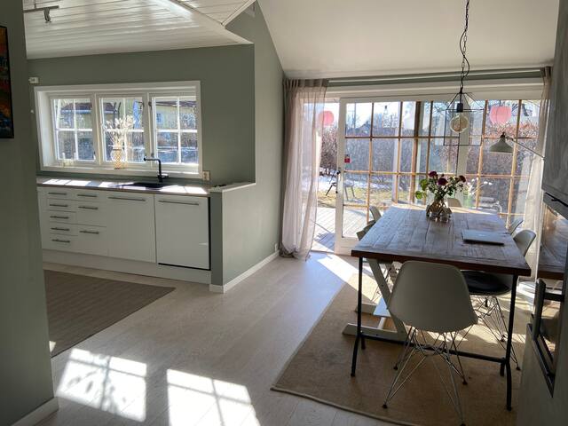 Koselig hus i Oslo med hage og pergola gallery image 3