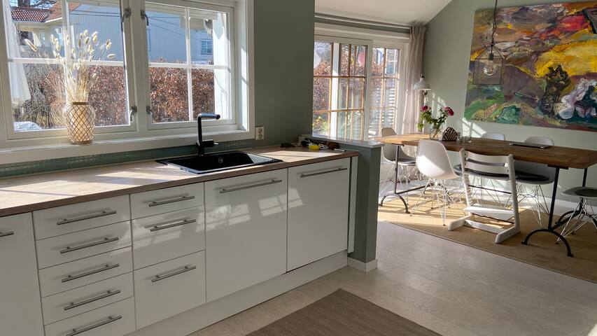 Koselig hus i Oslo med hage og pergola gallery image 4