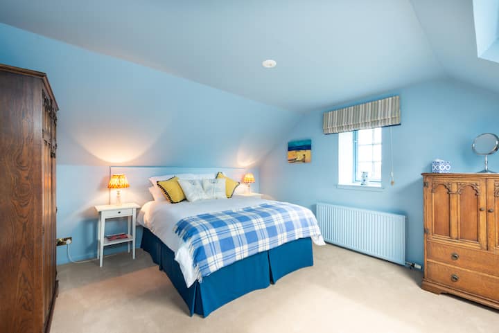 Soba za goste 1
veliki ziplink krevet koji se, ako je potrebno, može pripremiti kao bračni krevet.