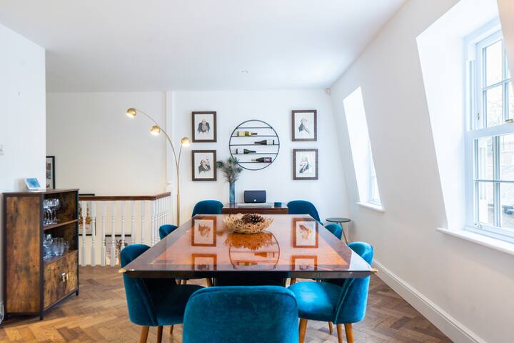 Stylish mews house in central South Kensington gallery image 2