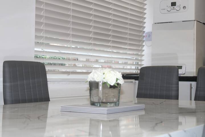 Beautiful, Spacious, Old Trafford home gallery image 5