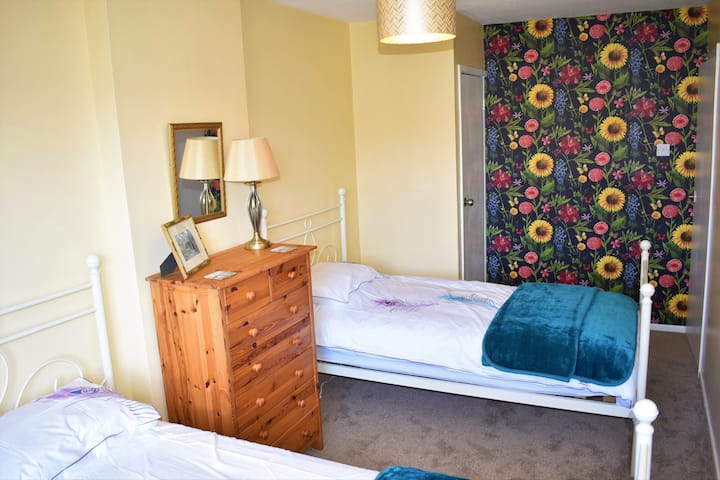 Twin Bedroom - with two single beds.