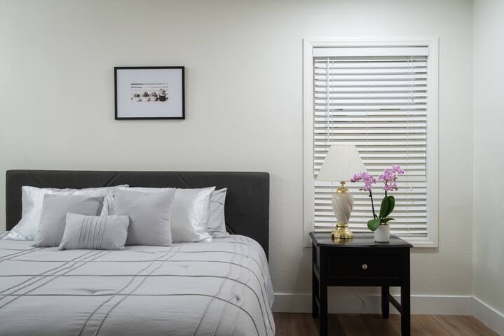 Vegas Retreat, Heated Pool ☼, 10 Min to Strip gallery image 4