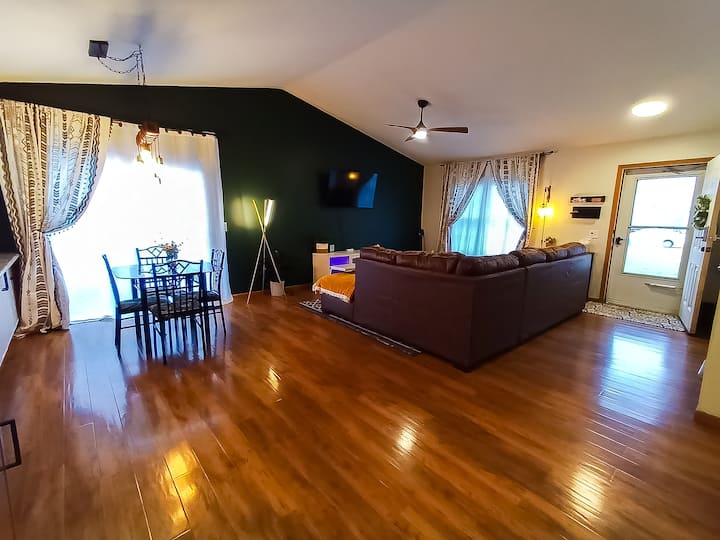 Starved Rock Retreat W/hot Tub & Full-fenced Yard! - Ottawa