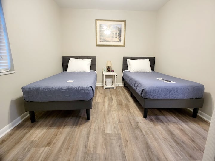 Habitación doble con dos dormitorios.