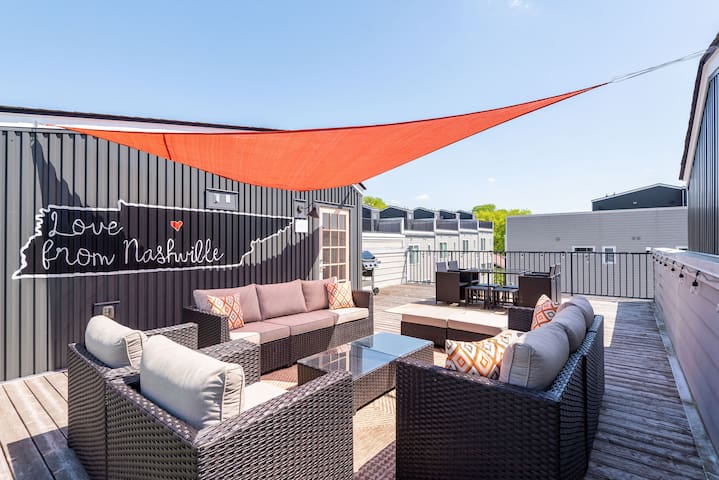 Roof Top Deck -NO BUNKS – Pet and Kid friendly