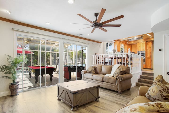 Charming Villa With Backyard Oasis Close To Beach - Lake Forest