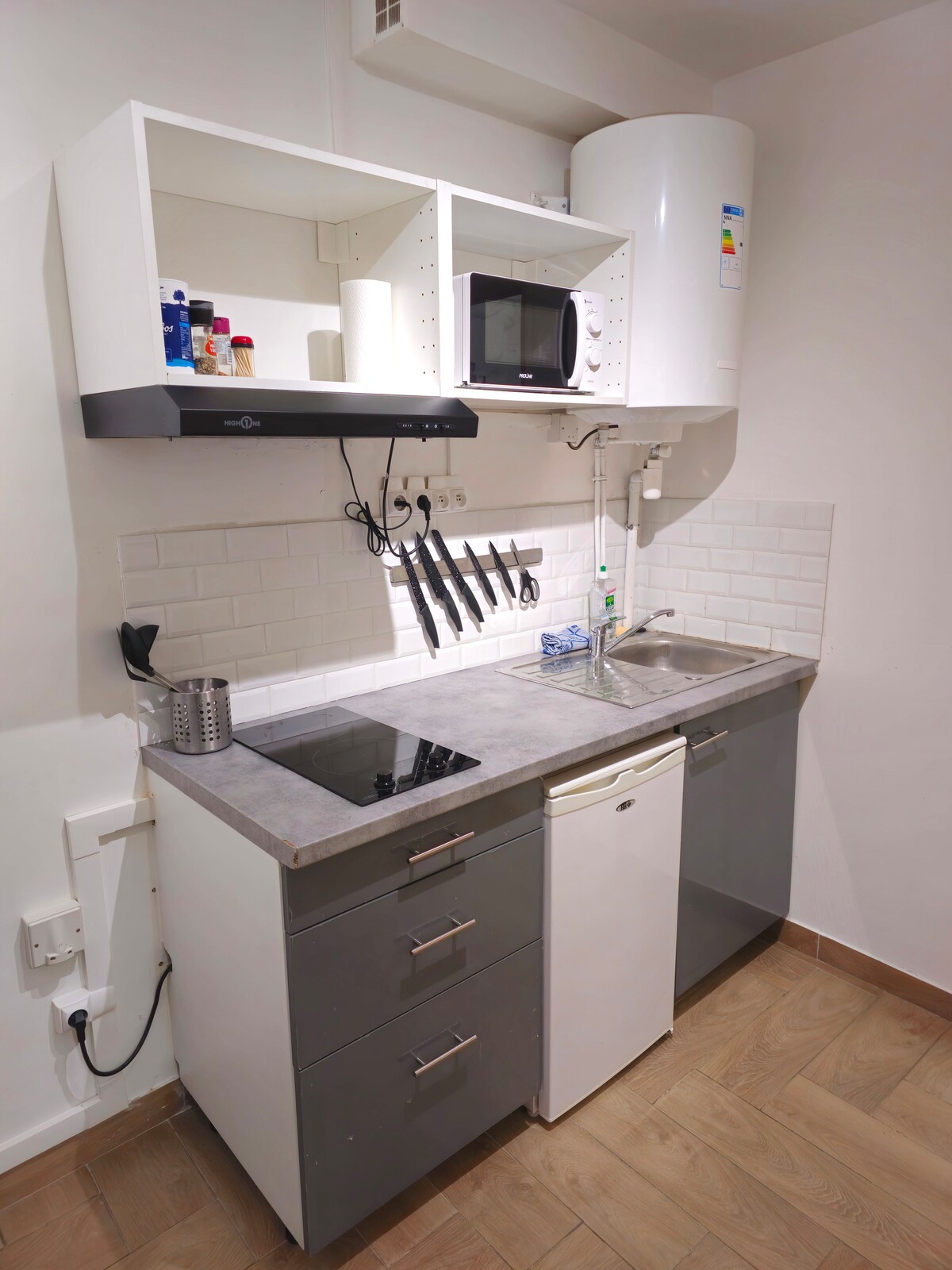 Successful Airbnb property: 712 Studio near the metro and Paris 20th in Bagnolet