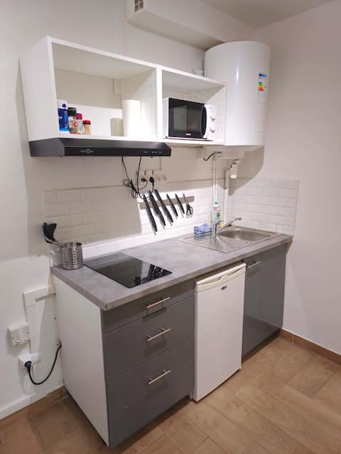 Successful Airbnb property: 712 Studio near the metro and Paris 20th in Bagnolet