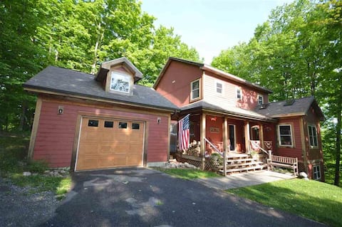 4 bedroom Hilltop Retreat in Boyne City