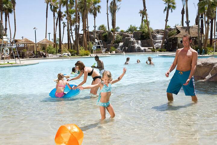 Tahiti Village 2BR, Sleeps 8, Lazy River, Balcony gallery image 4