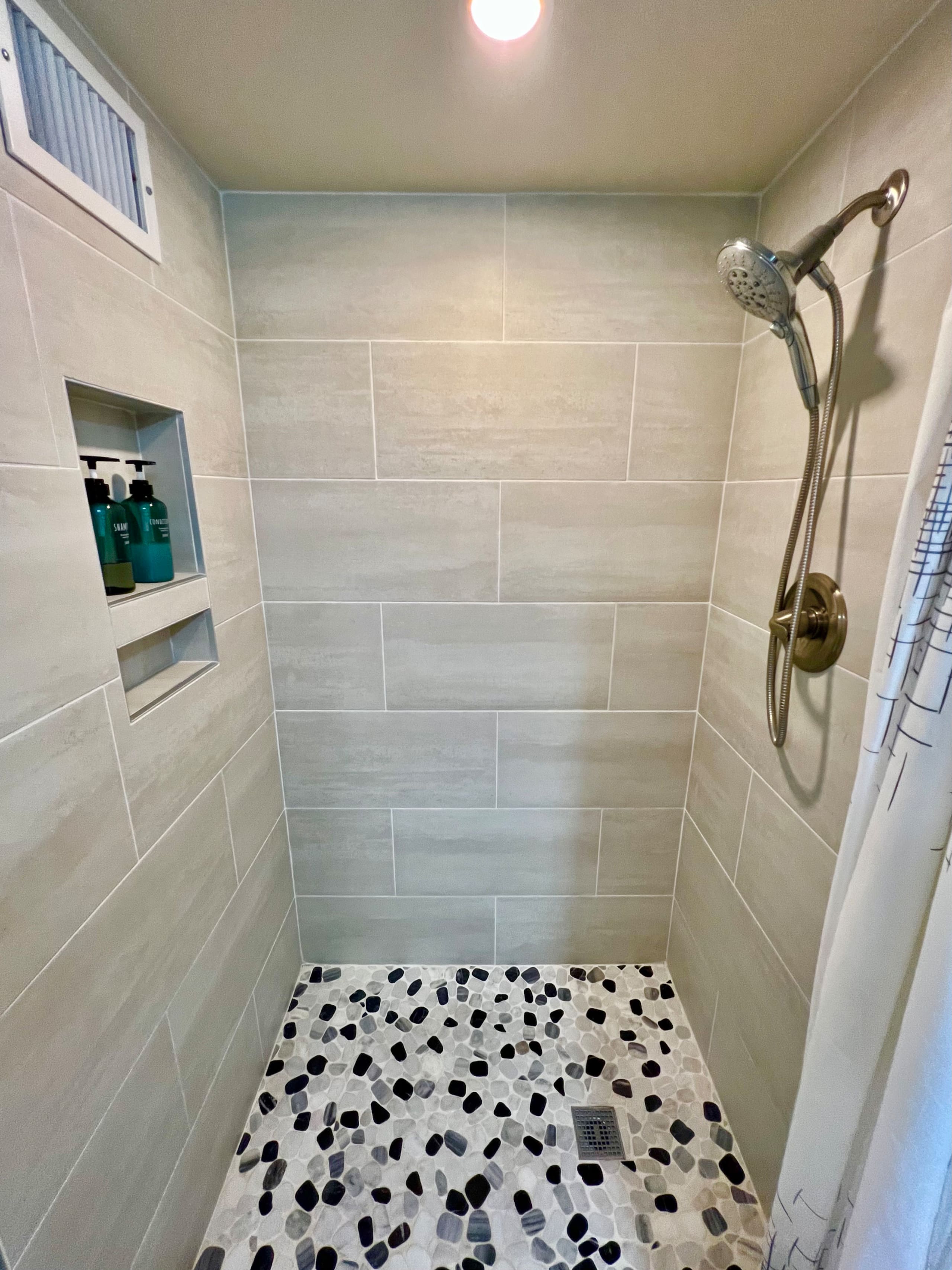 Modern Luxury 1BR· City View · Steps To Beach - Image 11