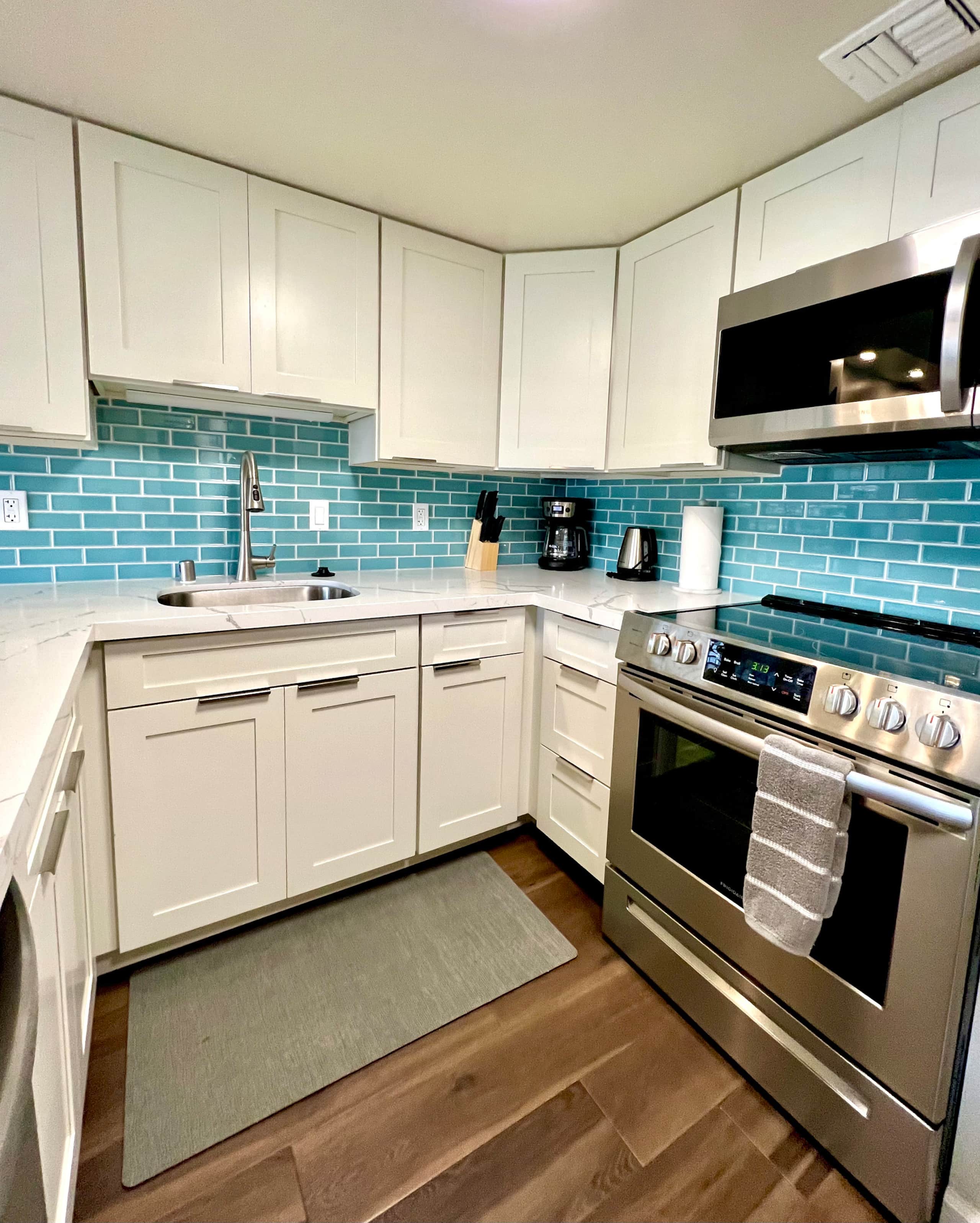Modern Luxury 1BR· City View · Steps To Beach - Image 6