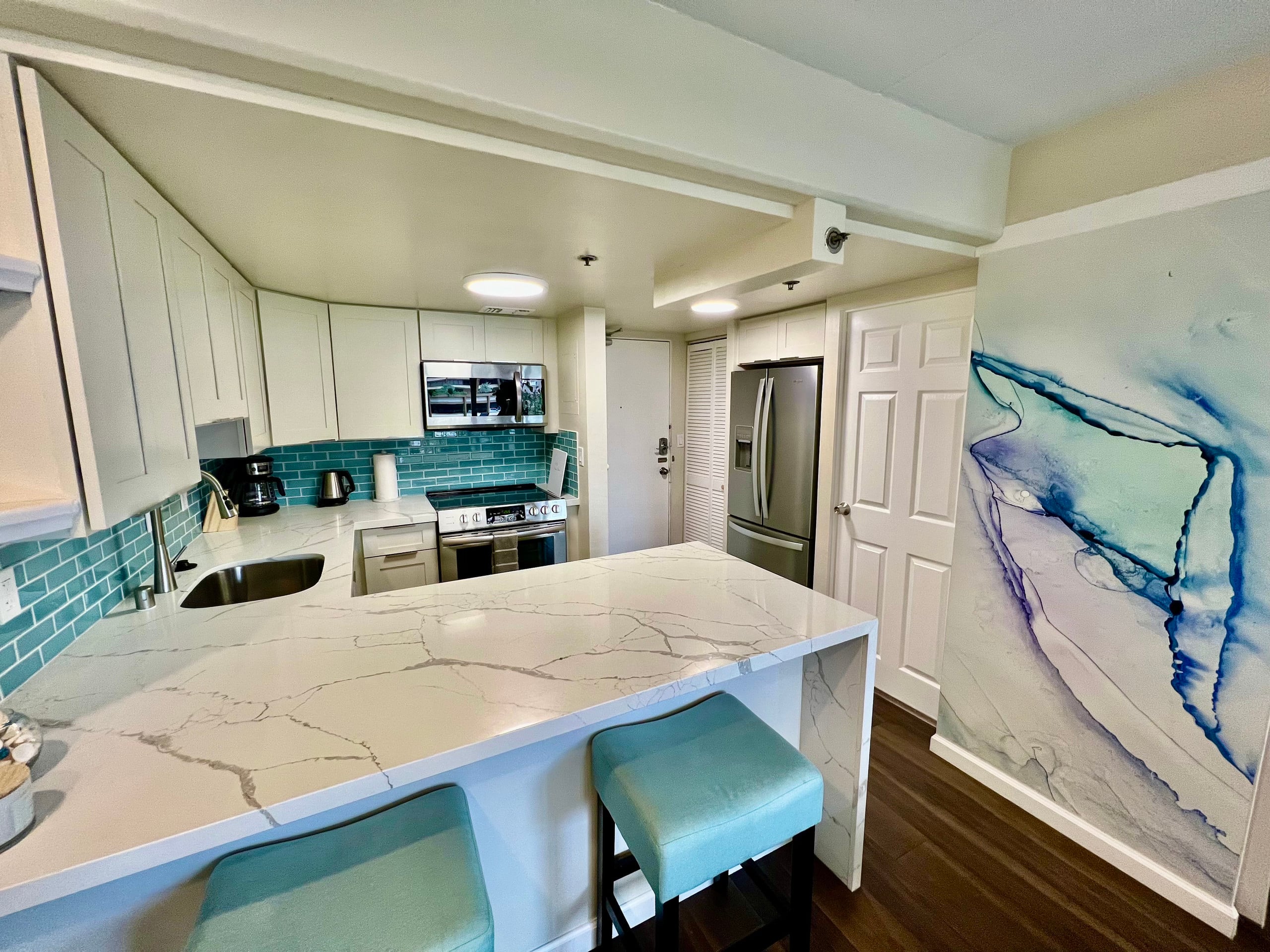 Modern Luxury 1BR· City View · Steps To Beach - Image 3