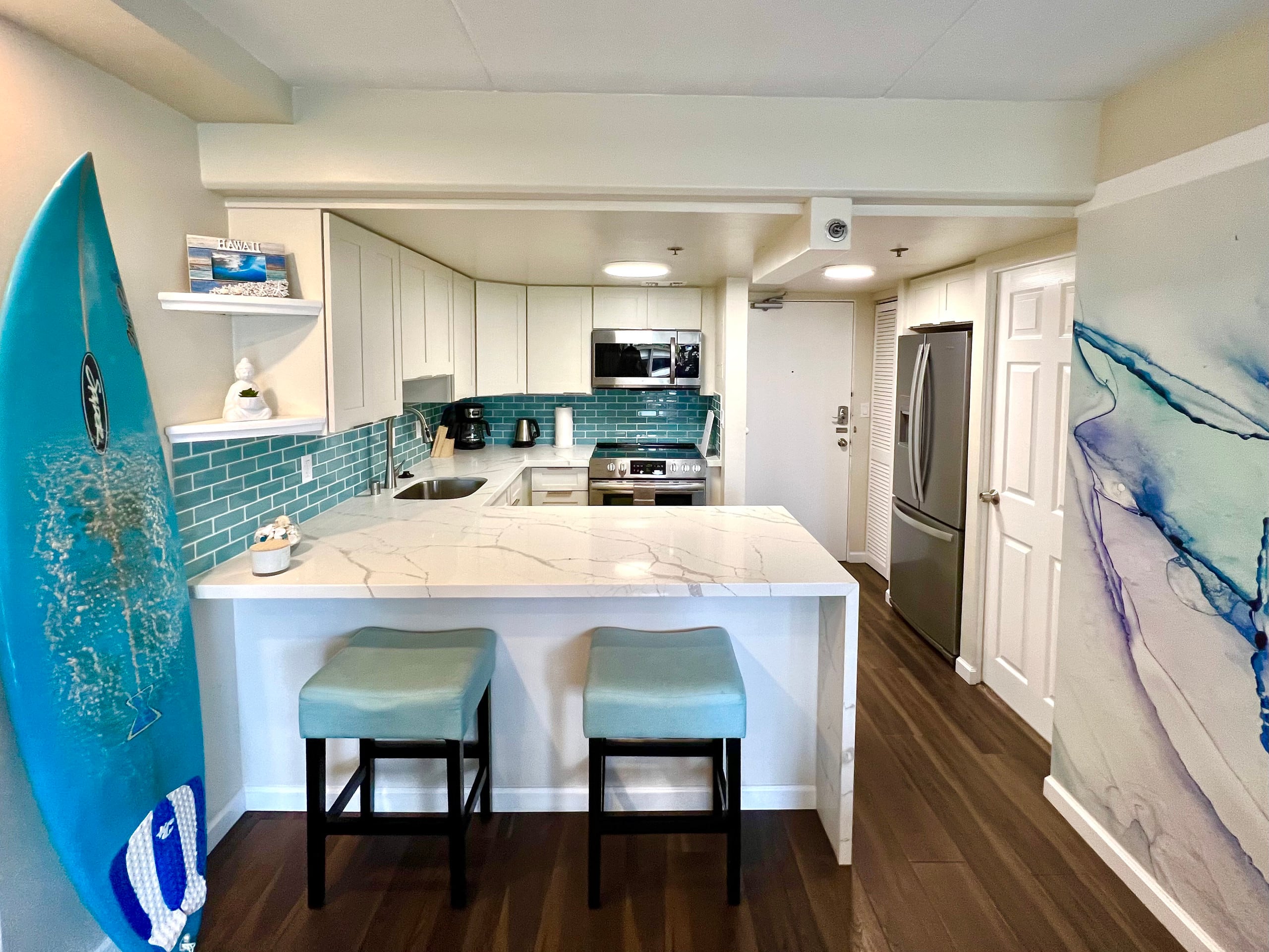 Modern Luxury 1BR· City View · Steps To Beach - Image 5