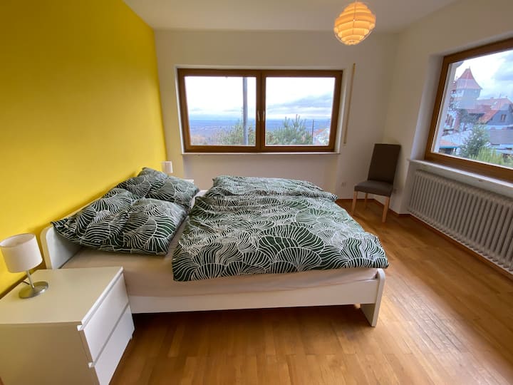 Schlafzimmer Sonne zur Terrasse mit 1,6 m Bett