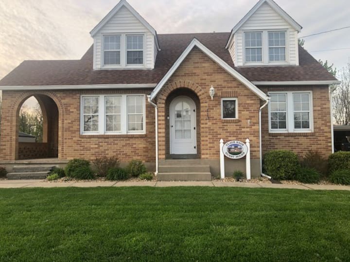 Claus Haus Guest House Houses for Rent in Hermann, Missouri, United