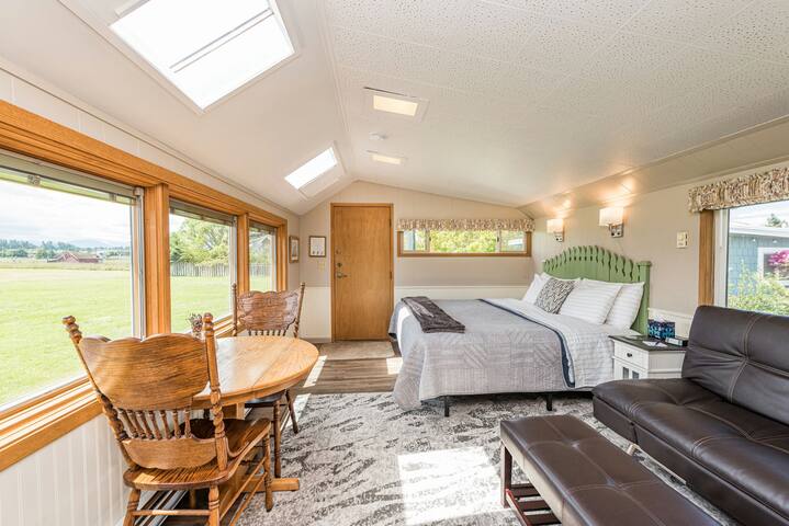 Juan de Fuca Waterfront Hotel & Cottages managed Airbnb listing 3
