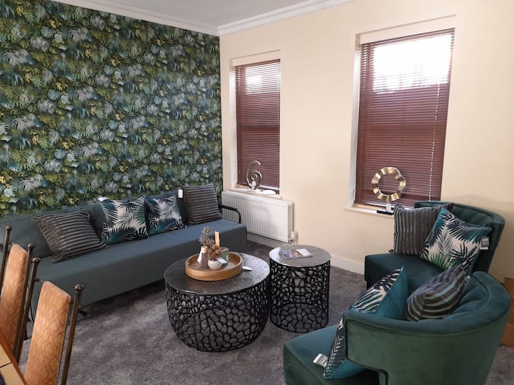 Flat 3: Elegant & Spacious 3 Bed By Pittville Park - Cheltenham