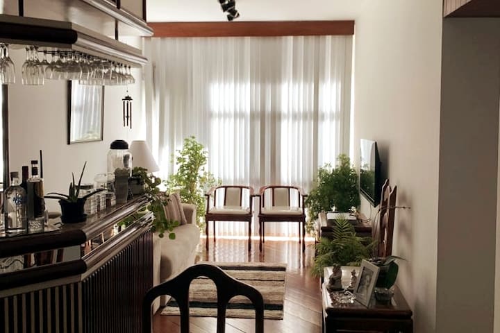 Apartamento completo com vaga em Copacabana