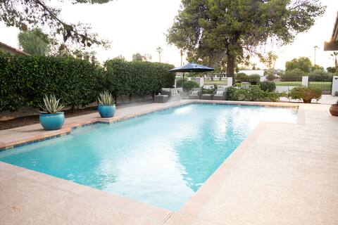 Gorgeous Villa with Golf & Pool! Close to Nascar!