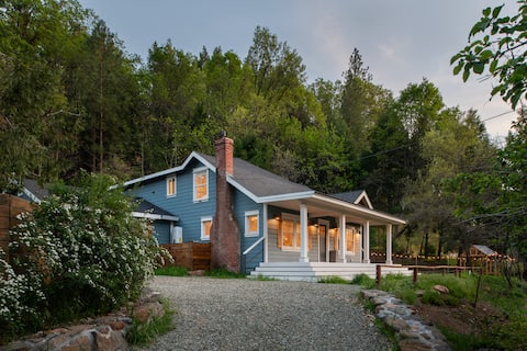 Blue Lead Lodge | outdoor cinema, spa + game room