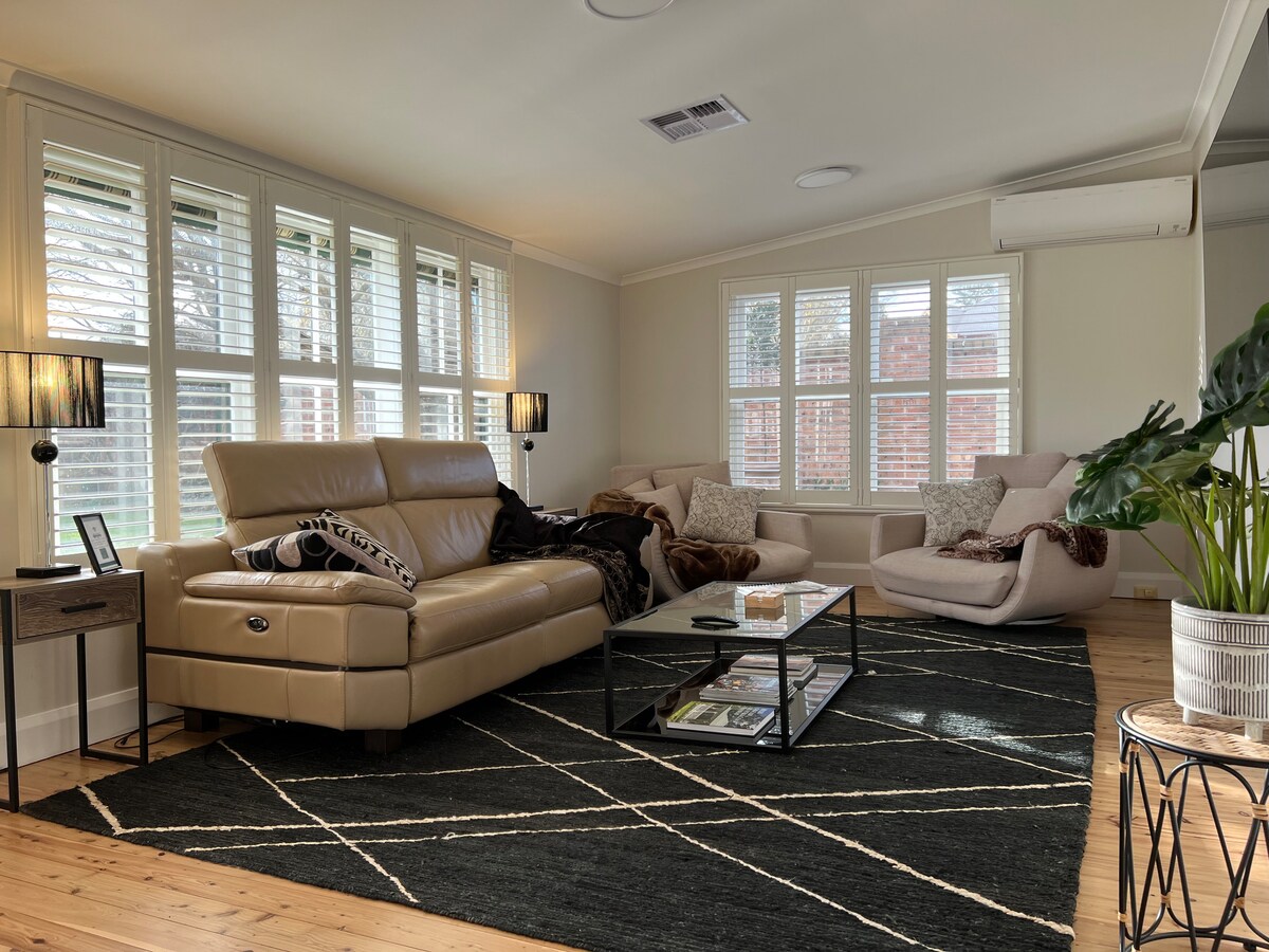 Leistungsstarkes Airbnb: Middlesex - Your Home Away from Home in Orange in Orange