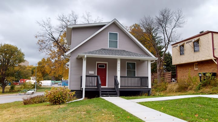 Oh The Places You'll Go! Midtown Omaha 3-bedroom - Omaha