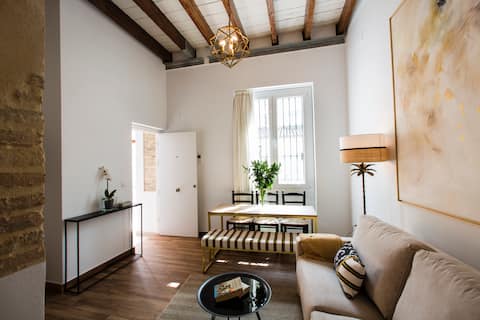 A beautiful 2-bedroom apartment with a patio