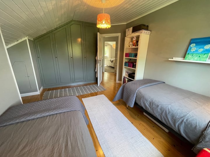 ห้องนอน 3 มีเตียงเดี่ยว 2 หลัง